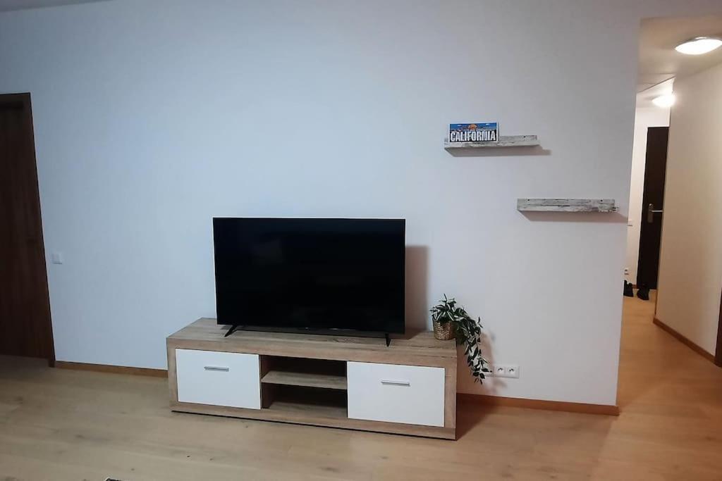 Апартаменты Sky-Park Flat&Parking Братислава Экстерьер фото
