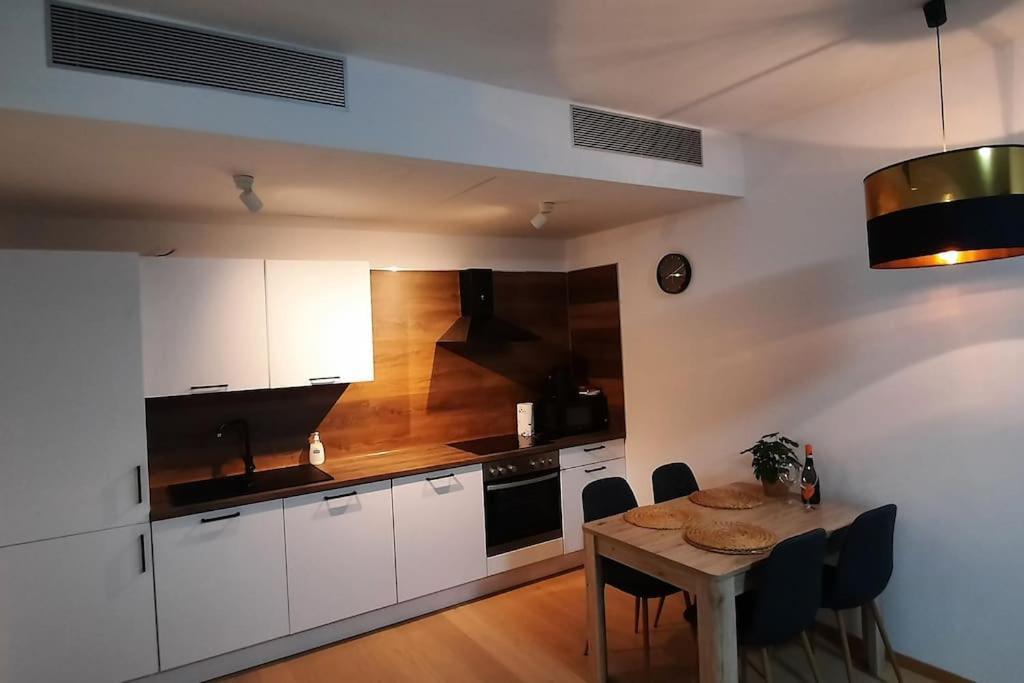 Апартаменты Sky-Park Flat&Parking Братислава Экстерьер фото